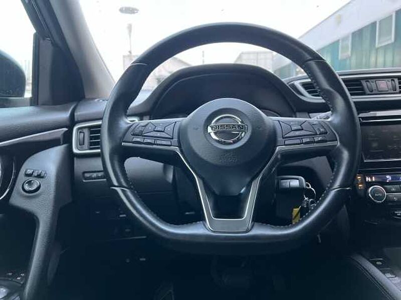 Nissan Qashqai N-Way Automatik Panorama Navi Klima City Stop PDC Kamera