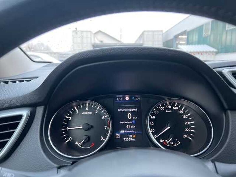 Nissan Qashqai N-Way Automatik Panorama Navi Klima City Stop PDC Kamera