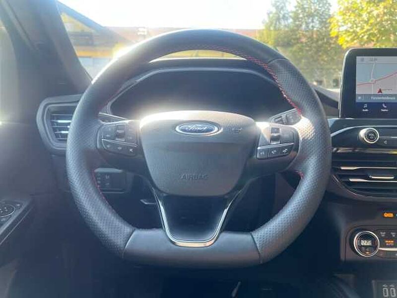 Ford Kuga Plug-In Hybrid ST-Line X ACC LED City Stop AHK Navi digitales Cockpit