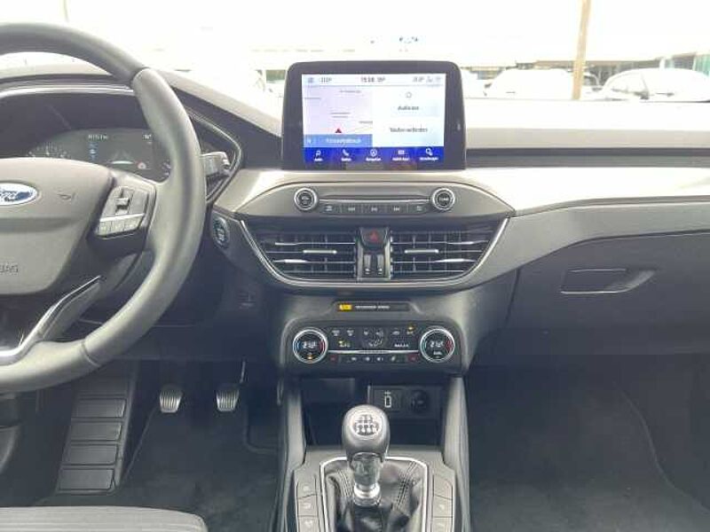 Ford Focus Turnier Titanium AHK ACC Navi LED City Stop Wipa PDC Kamera