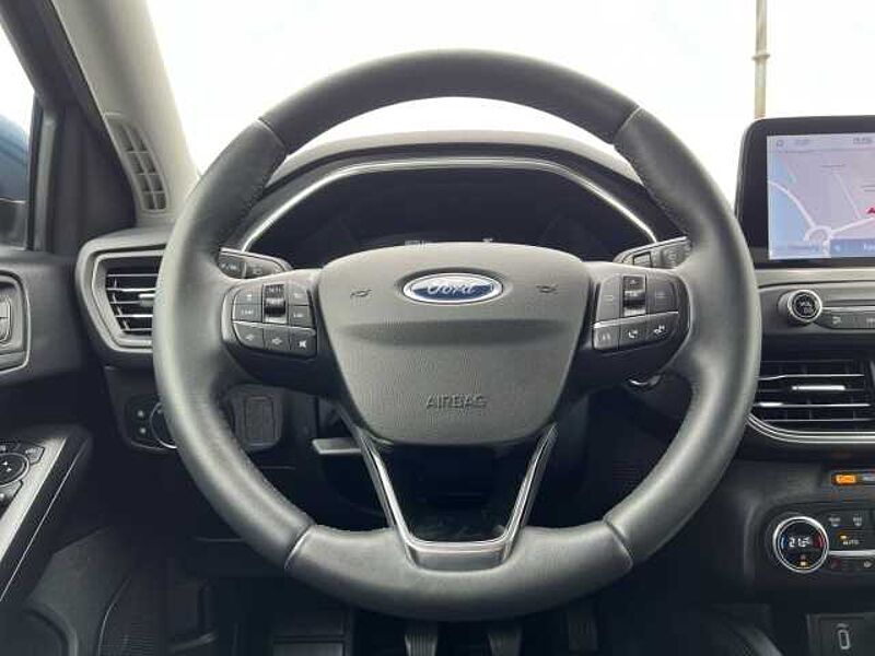 Ford Focus Turnier Titanium AHK ACC Navi LED City Stop Wipa PDC Kamera