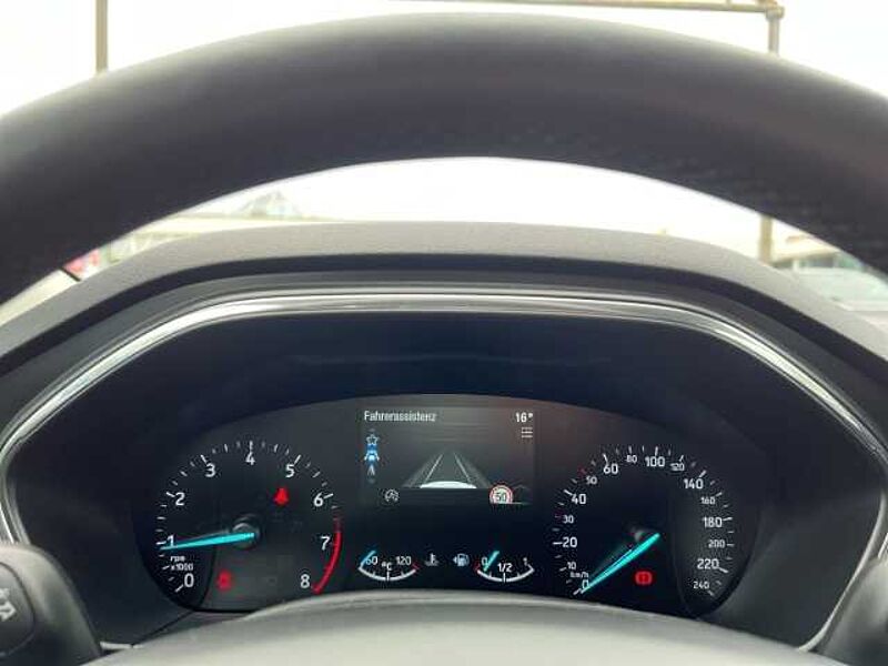 Ford Focus Turnier Titanium AHK ACC Navi LED City Stop Wipa PDC Kamera