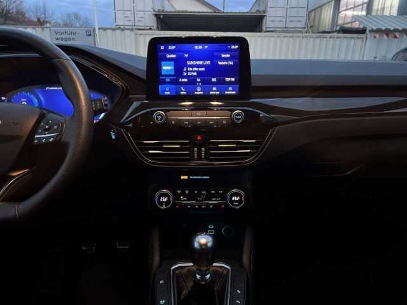 Ford Kuga ST-Line X ACC HUD Navi Standheizung LED Wipa ST-Line X ACC HUD Navi Standheizung LED Wipa