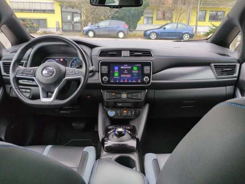 Nissan Leaf Tekna 40 kWh Navi Leder LED ACC City Stop Bose Kamera Apple CarPlay Android Auto