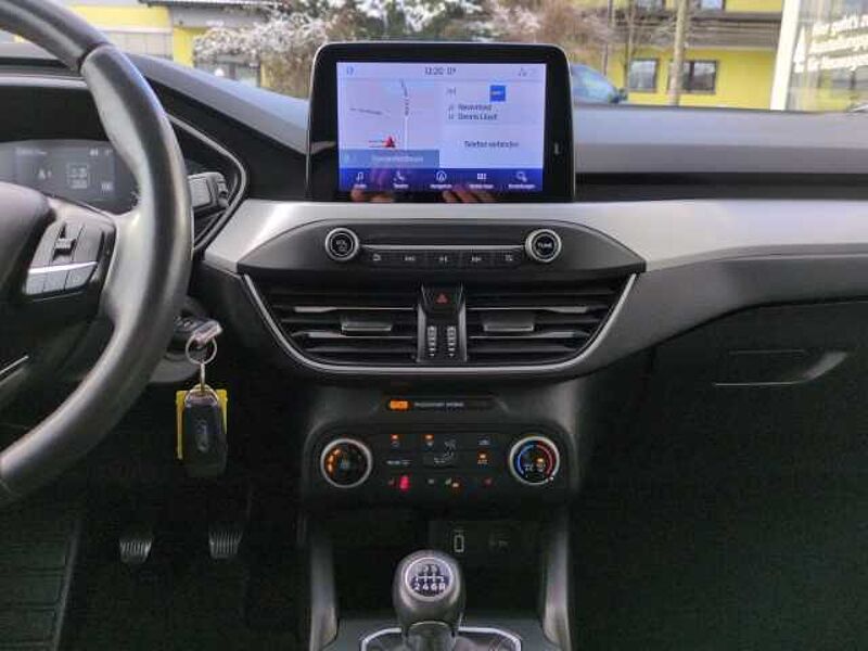 Ford Focus Turnier Cool & Connect Navi City Stop Klima Wipa PDC Kamera Turnier Cool & Connect Navi City Stop Klima Wipa PDC Kamera