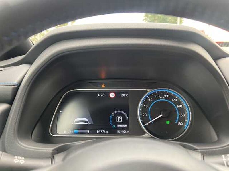 Nissan Leaf N-Connecta 40 kWh LED SH Lenkradheizung Navi